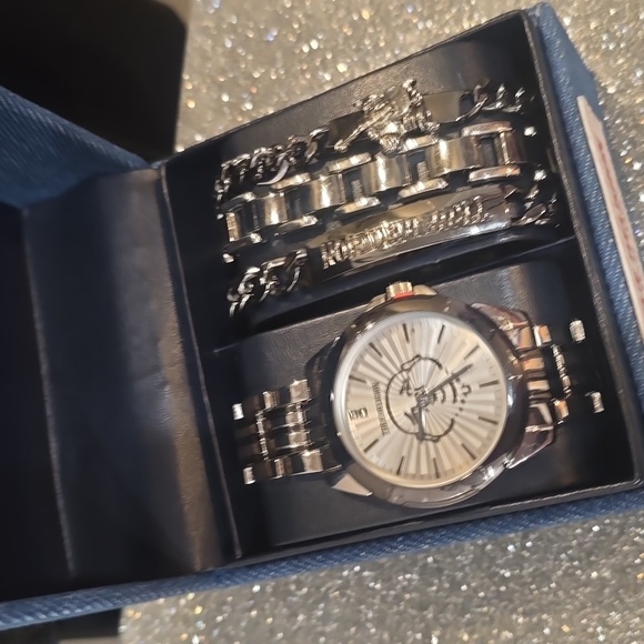 True Religion Buddha Guitsr Chronohraph Watch & Bracelet Collection - Picture 4 of 6